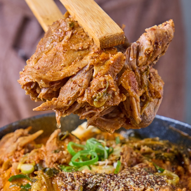 국내산100% 한돈 등뼈감자탕 1kg+1kg덤 (총2팩)